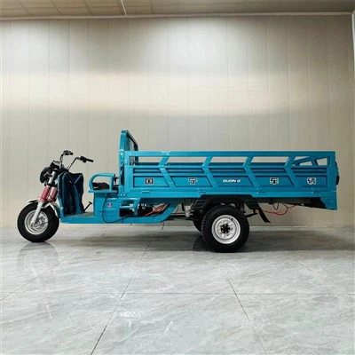 Katta uch g'ildirakli yuk tashish